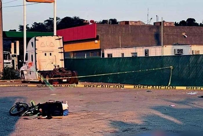 Muere motociclista tras ser arrollado por vehículo que se dio a la fuga en Lázaro Cárdenas
