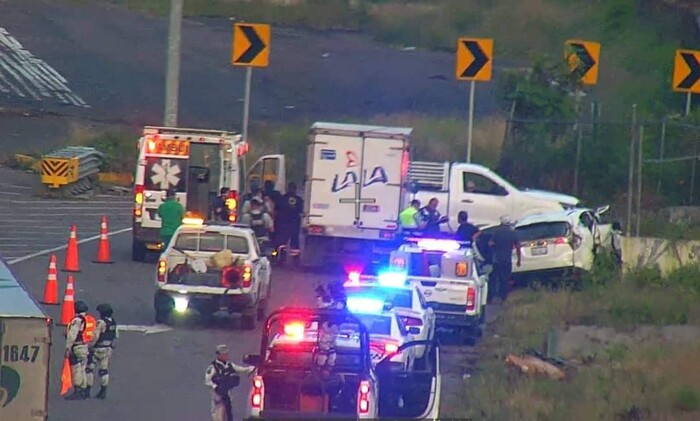 Muere un hombre al chocar su auto contra la base de un puente