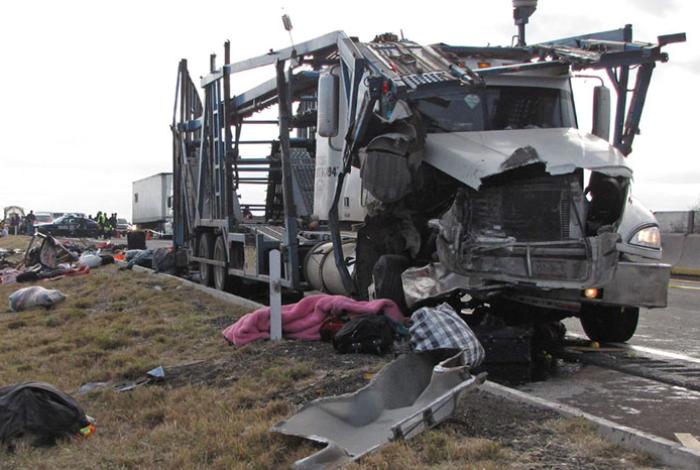 Mueren nueve jornaleros tras accidente en la carretera León-Salamanca, en Guanajuato