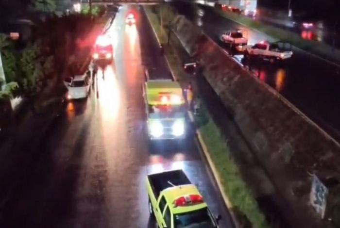 Mueren tres personas en volcadura cerca del Estadio Morelos