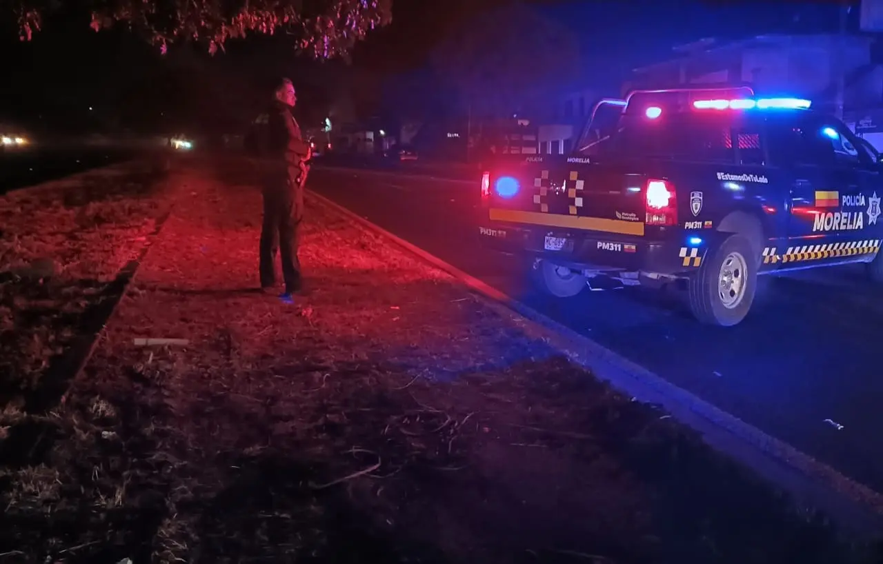 Mujer muere atropellada en la carretera Morelia-Salamanca