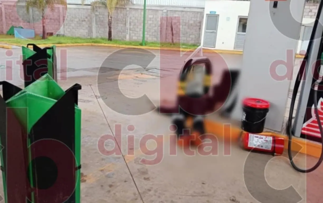 Mujer muere atropellada por camión en gasolinera de Ario de Rosales