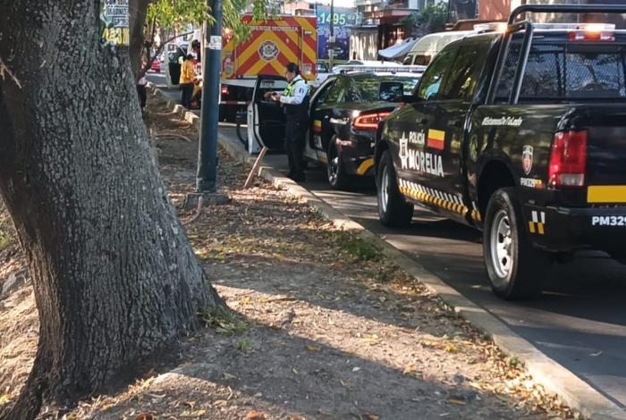 Mujer resbala y cae a las aguas negras del Río Grande