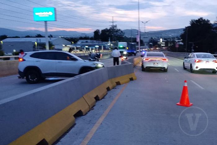 Mujer resulta herida tras choque en el Paso Superior Vehicular Independencia, en Morelia