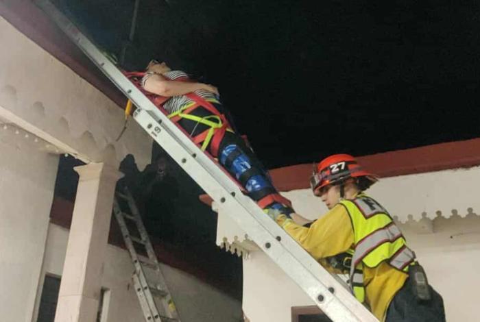 Mujer sufre caída en azotea de su casa en el Centro Histórico de Morelia