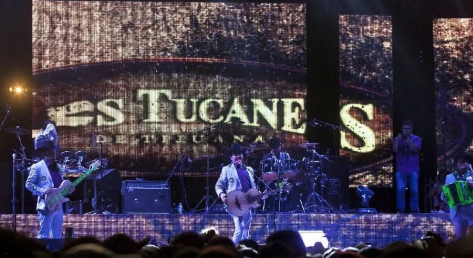 Multan a Los Tucanes de Tijuana por cantar corridos