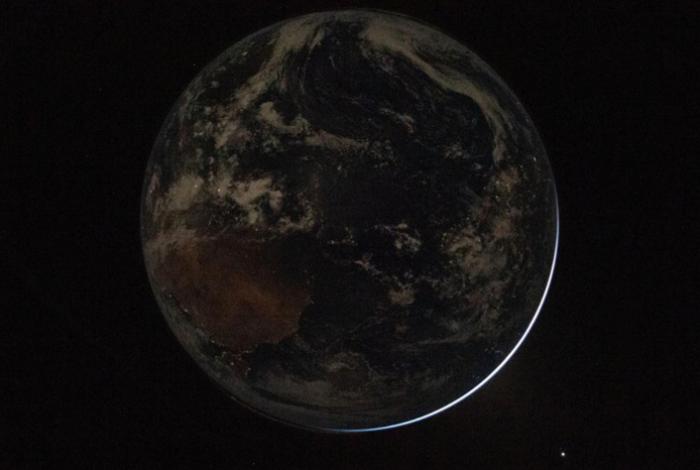 NASA publica primeras fotos de la Tierra logradas por la misión Artemis II rumbo a la Luna