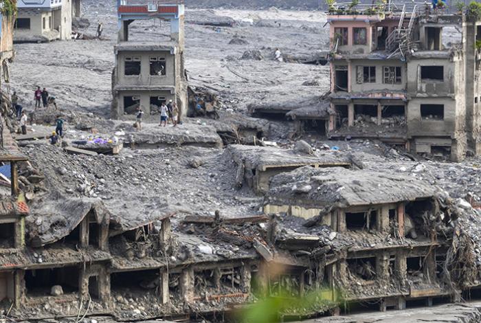 Nepal declara luto nacional el decimotercer día tras las riadas con más de 1,300 muertos