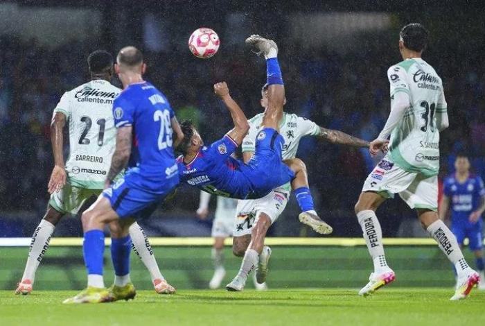 Ángel Sepúlveda, el michoacano que brilla con luz propia en la Liga MX