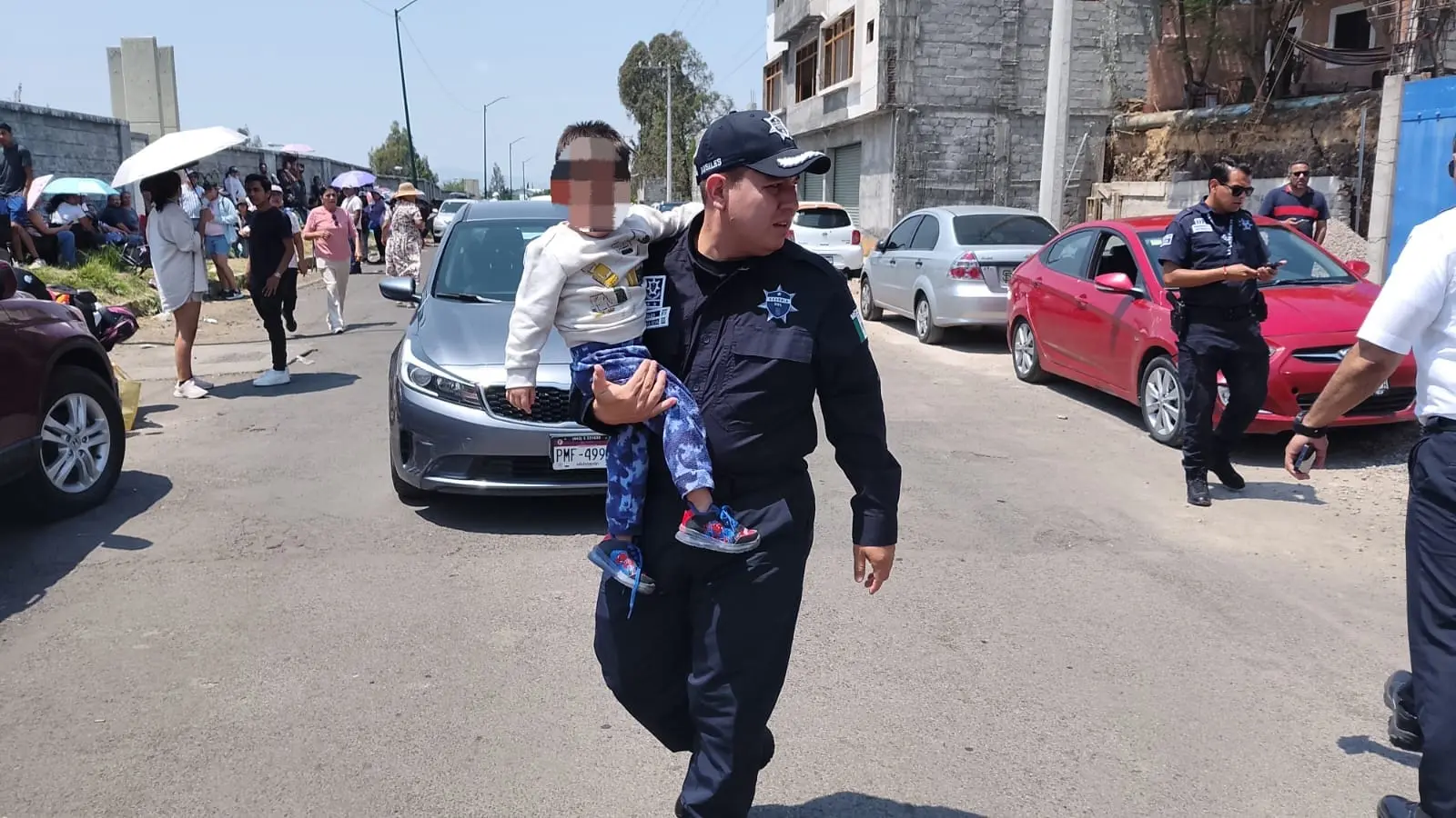 Niño abandonado en un auto es rescatado por agentes viales de la SSP