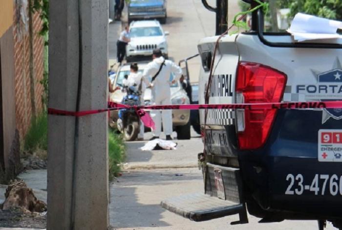 Niño muere trágicamente al ser atropellado por una camioneta en Jacona; buscan al responsable