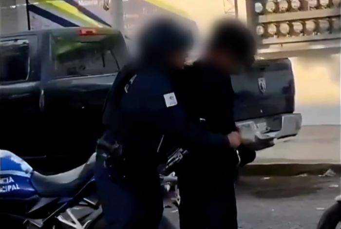 No lo dejaron entrar a la prepa, se enojó y disparó a las maestras; una de ellas intentó detenerlo, en Lázaro Cárdenas