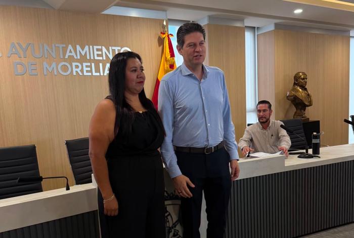 No me dejen sola, llama jefa de Tenencia de Santiago Undameo a habitantes