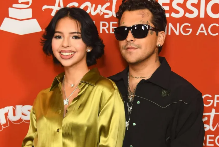 Nodal defiende a Ángela Aguilar ante gritos de “Cazzu” en concierto