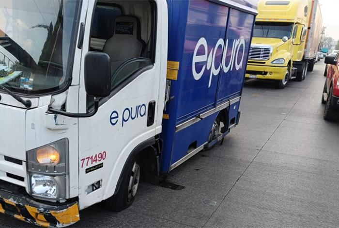 Normalistas vandalizan vehículos en Morelia