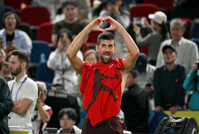 Novak Djokovic vuelve a las canchas en París tras 10 meses