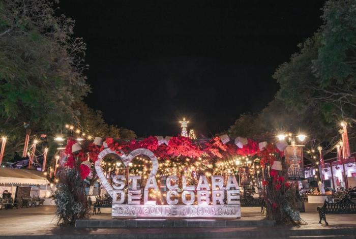Nuestra Villa Navideña enamora la plaza principal de Santa Clara del Cobre: Dayana Pérez