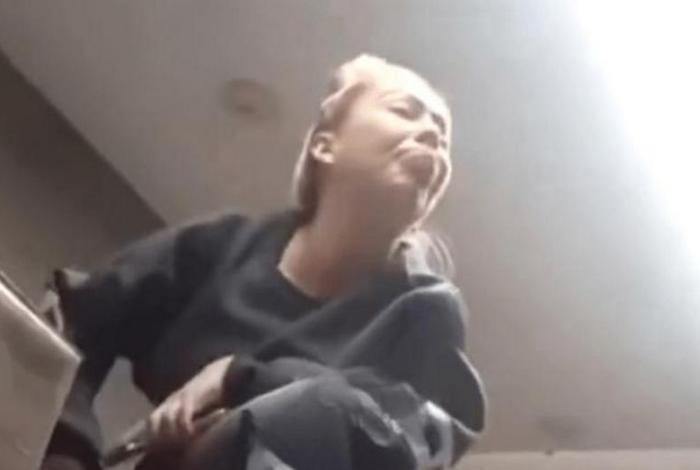 ¿Nueva Lady Racista?… peruana escupe y agrede a guardias de seguridad en CDMX