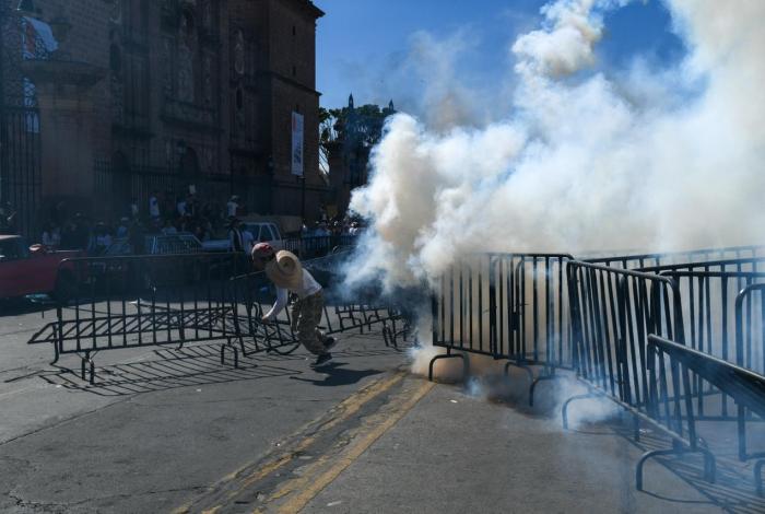 Nuevamente protestan jóvenes por Carlos Alberto Manzo