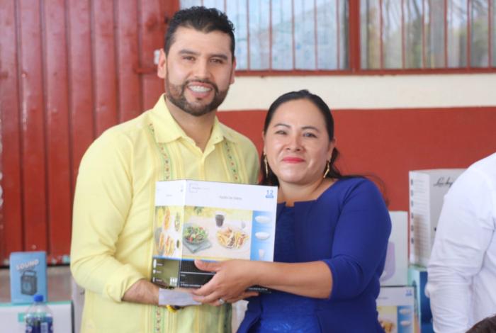 Octavio Ocampo celebra a las mamás y fortalece la convivencia familiar en La Encarnación, Zitácuaro