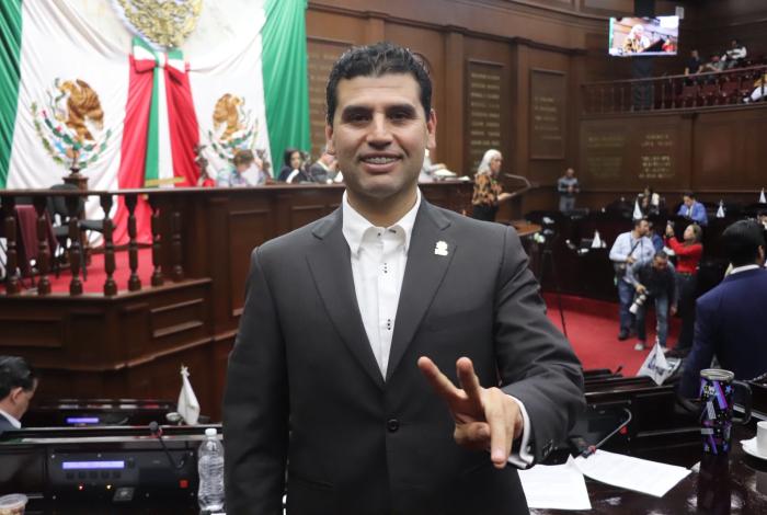 Octavio Ocampo celebra aprobación de reforma constitucional contra la reelección inmediata
