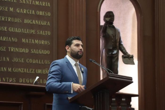 Octavio Ocampo presenta iniciativa para proteger a productores de maíz en Michoacán