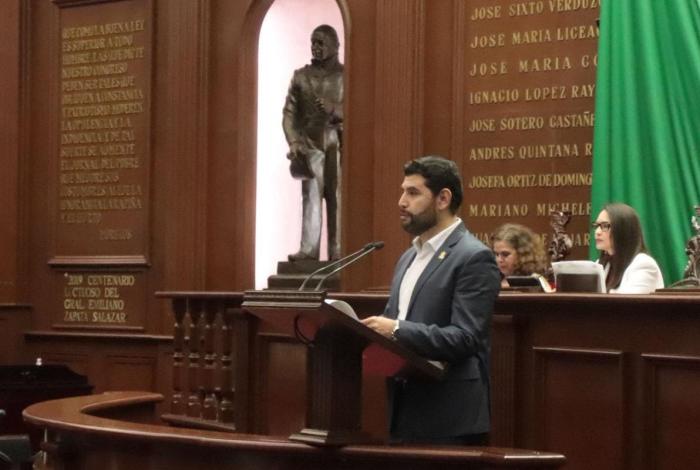 Octavio Ocampo propone proteger los saberes del mezcal michoacano