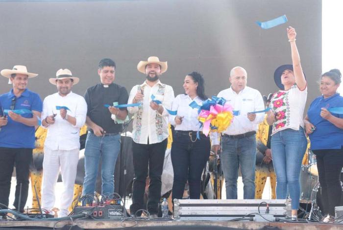 Octavio Ocampo respalda a pescadores de Churumuco