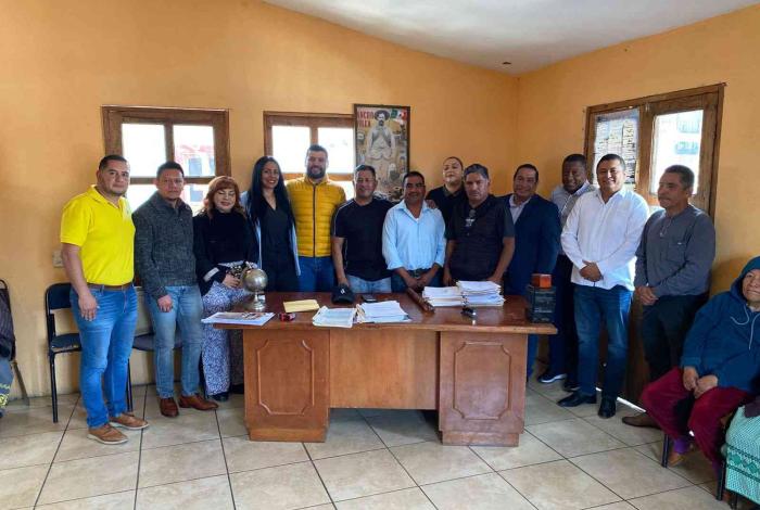 Octavio Ocampo respalda a la tenencia de Ihuatzio ante toma de posesión de la nueva jefatura