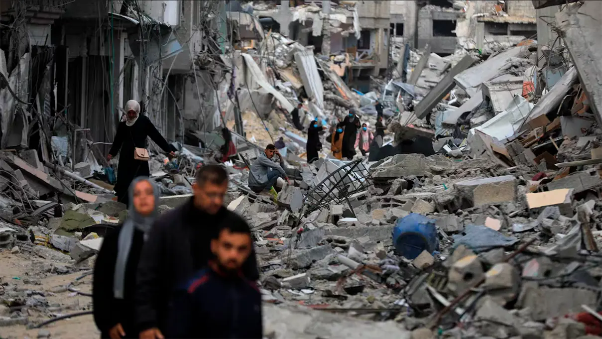 Ofensiva israelí deja decenas de muertos en Gaza y miles atrapados sin refugio