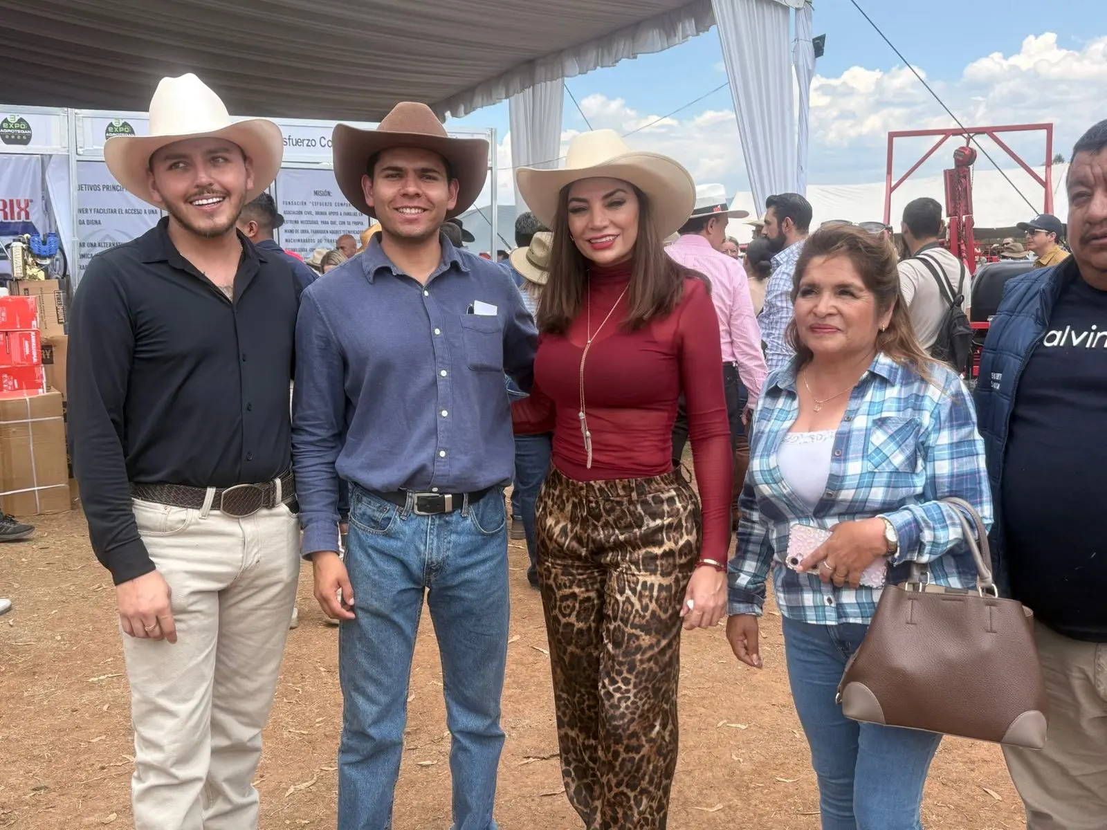 Omega Vázquez continúa aparece en el Top 10 de funcionarios federales mejor evaluados