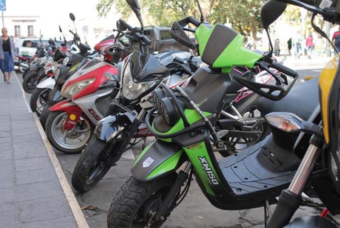 Operativos por alto índice de robo de motos en Uruapan; vinculan a Gabriel “N”, quien iba sin placas