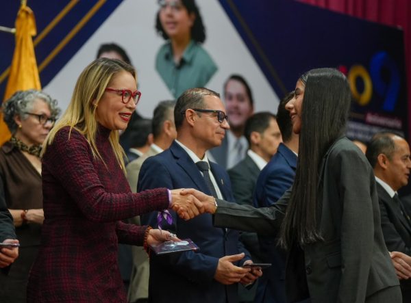 Orgullo: 441 jóvenes nicolaitas reciben el Premio Padre de la Patria
