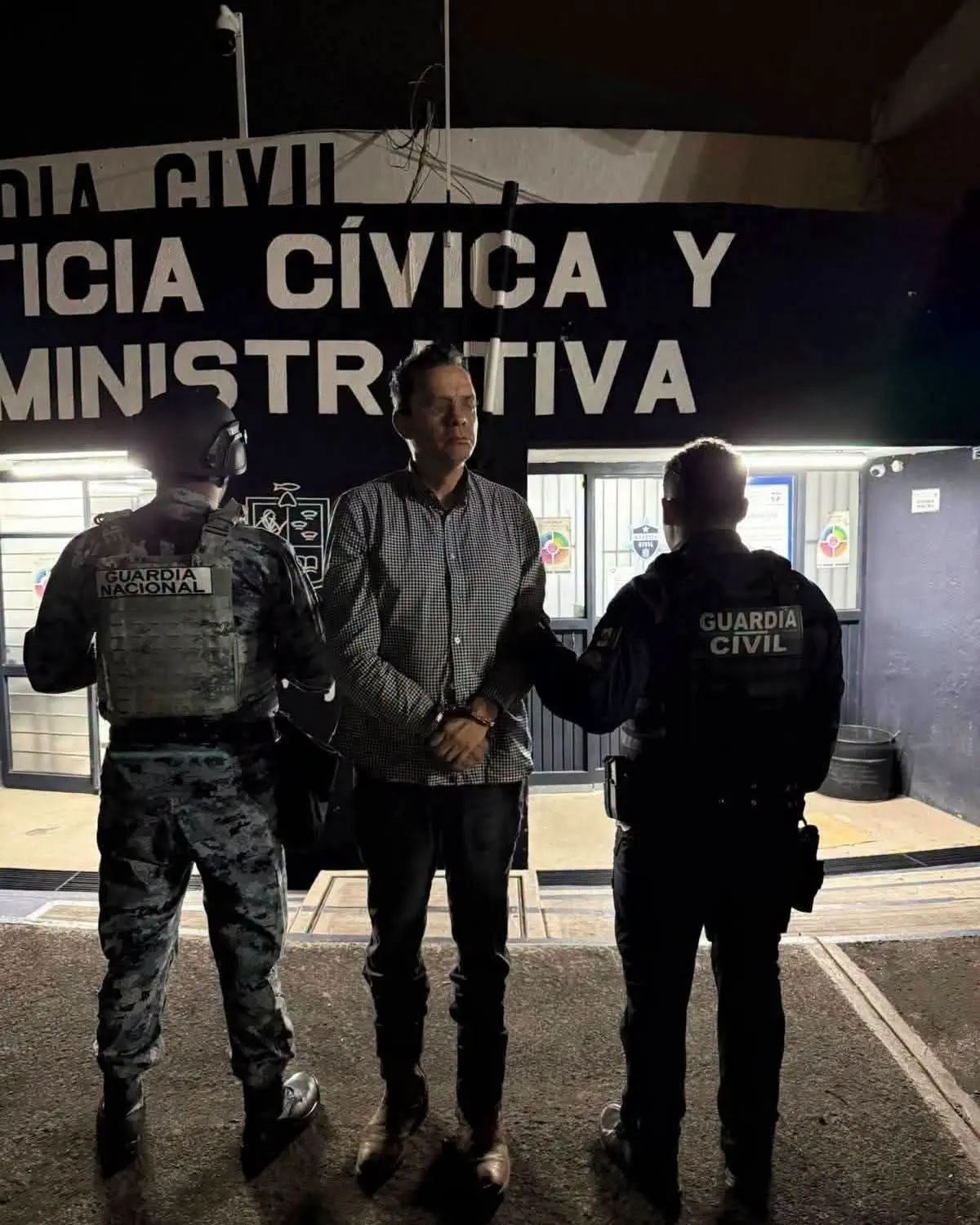 🔥🍺 Orinando borracho, agrediendo y amenazado policías cae operador del Movimiento del Sombrero en #Morelia manchando el legado de #CarlosManzo