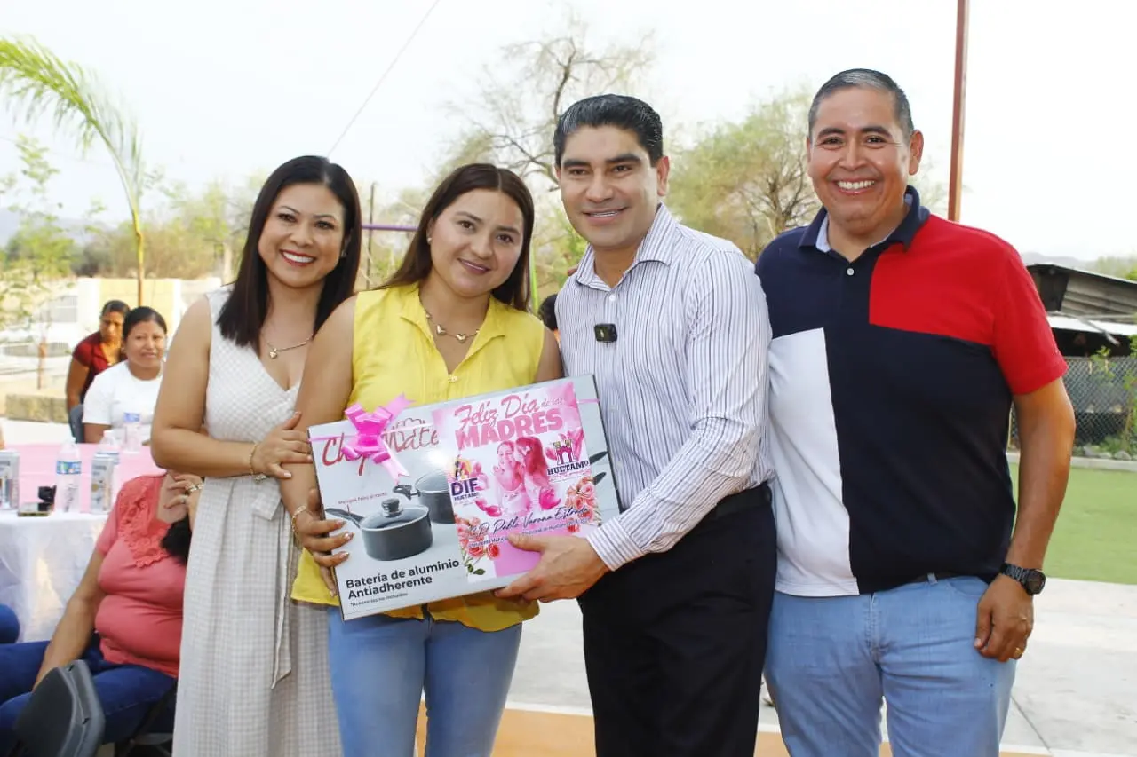 Pablo Varona realiza gira de festejos a las madres por las tenencias de Huetamo