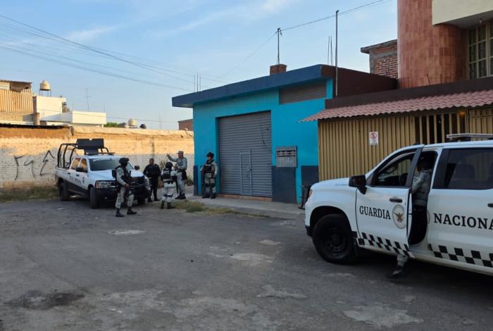 Padre e hijo son atacados a balazos en Zamora; el adulto murió