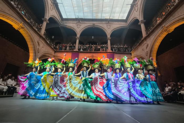 Palacio Municipal brilló con el folclor, la música y la tradición de “La Guelaguetza”