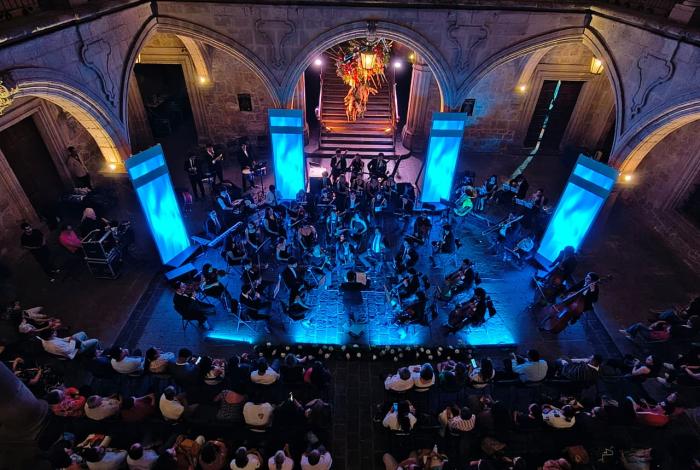 Palacio Municipal vibró con lleno total en el 14 aniversario de Laofim