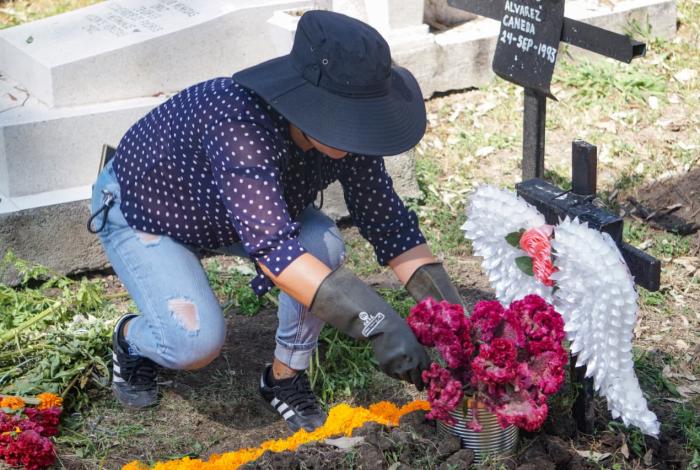 Panteones de Morelia, en vísperas del retorno de los Fieles Difuntos