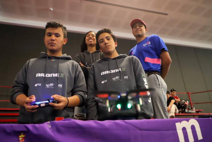 Paola Delgadillo impulsa a jóvenes de Spot en competencia nacional de drones
