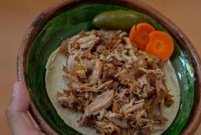Para probar auténticas carnitas michoacanas visita Quiroga, Tacámbaro y Huandacareo: Sectur
