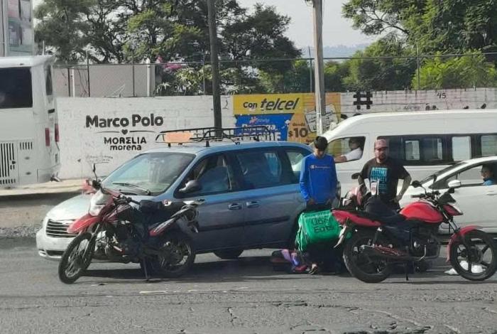Paramédicos de IMUSA auxilian a motociclista accidentado al poniente de Morelia