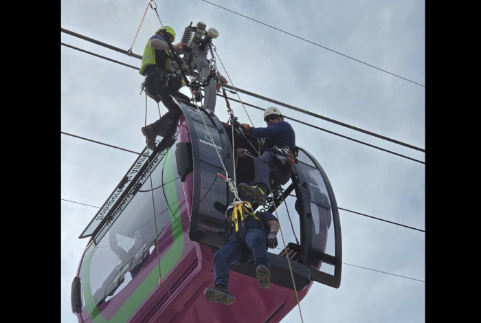Paramédicos michoacanos realizan jornada de capacitación especializada en rescate y evacuación en teleféricos