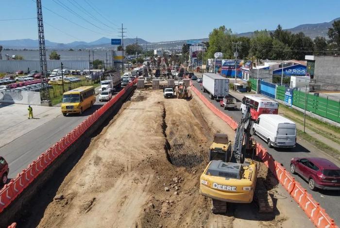 Paso superior ferroviario Independencia al 35 % de avance