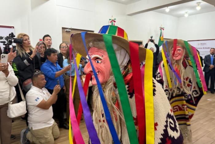 Pátzcuaro en Guatemala: Julio Arreola inaugura Biblioteca Eréndira y hermanamiento con Quetzaltenango