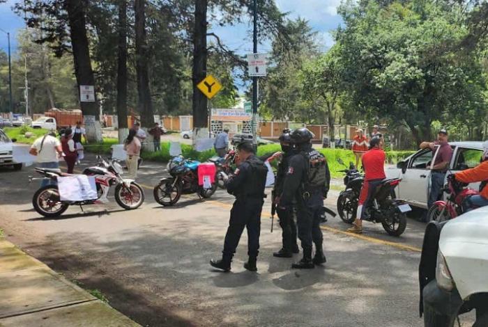 Pátzcuaro: Manifestantes bloquean la carretera Pátzcuaro-Morelia