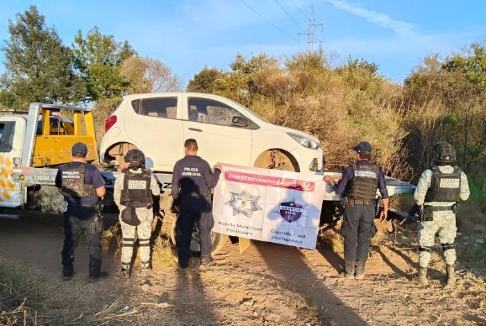 Pátzcuaro: Policía asegura vehículo robado y con señales de desvalijamiento