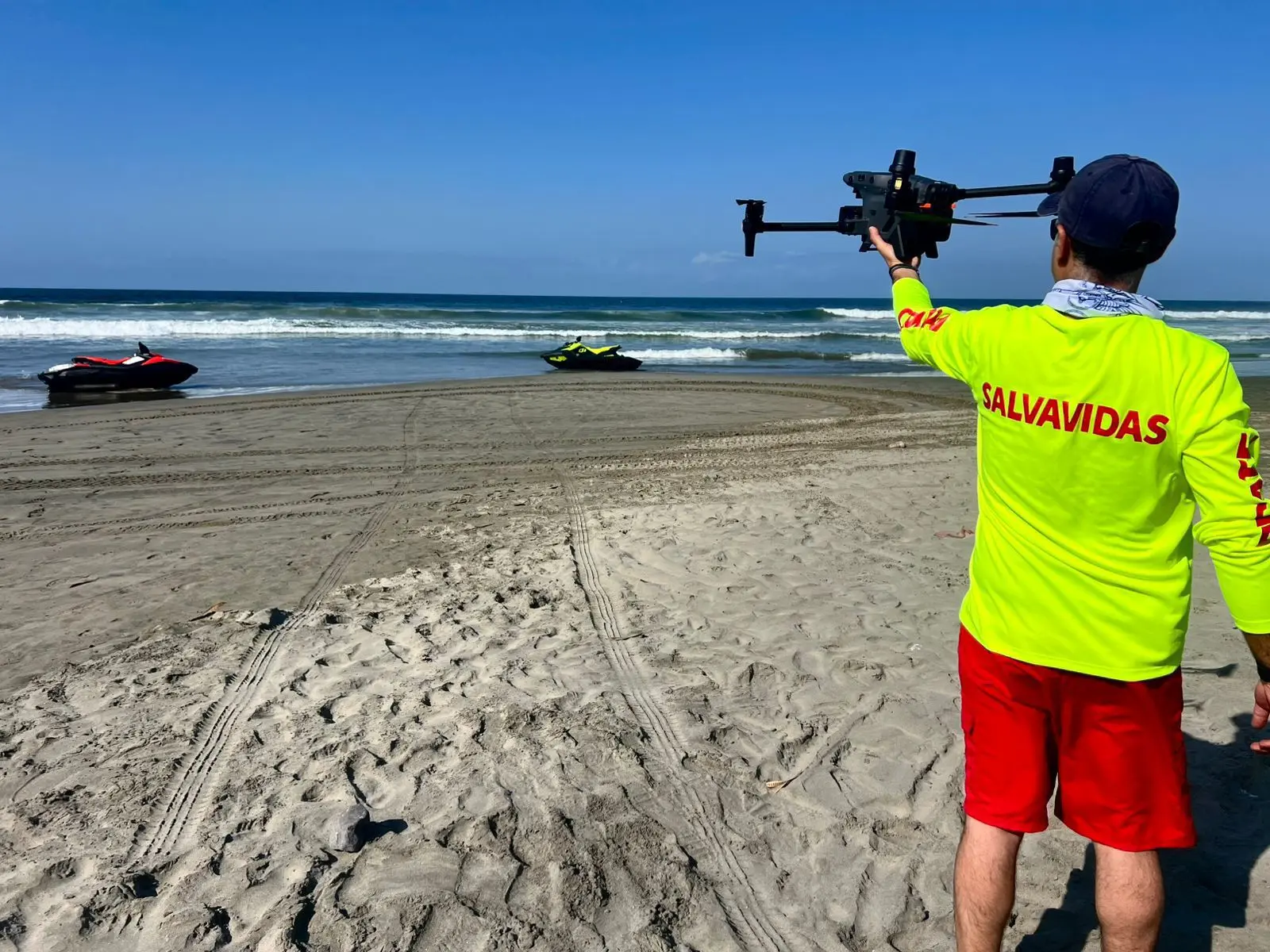 PC y Marina vigilan las playas de Michoacán por Semana Santa