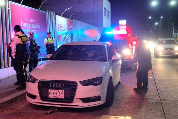 Peatones son atropellados por un automóvil en la avenida Periodismo; el conductor se fue