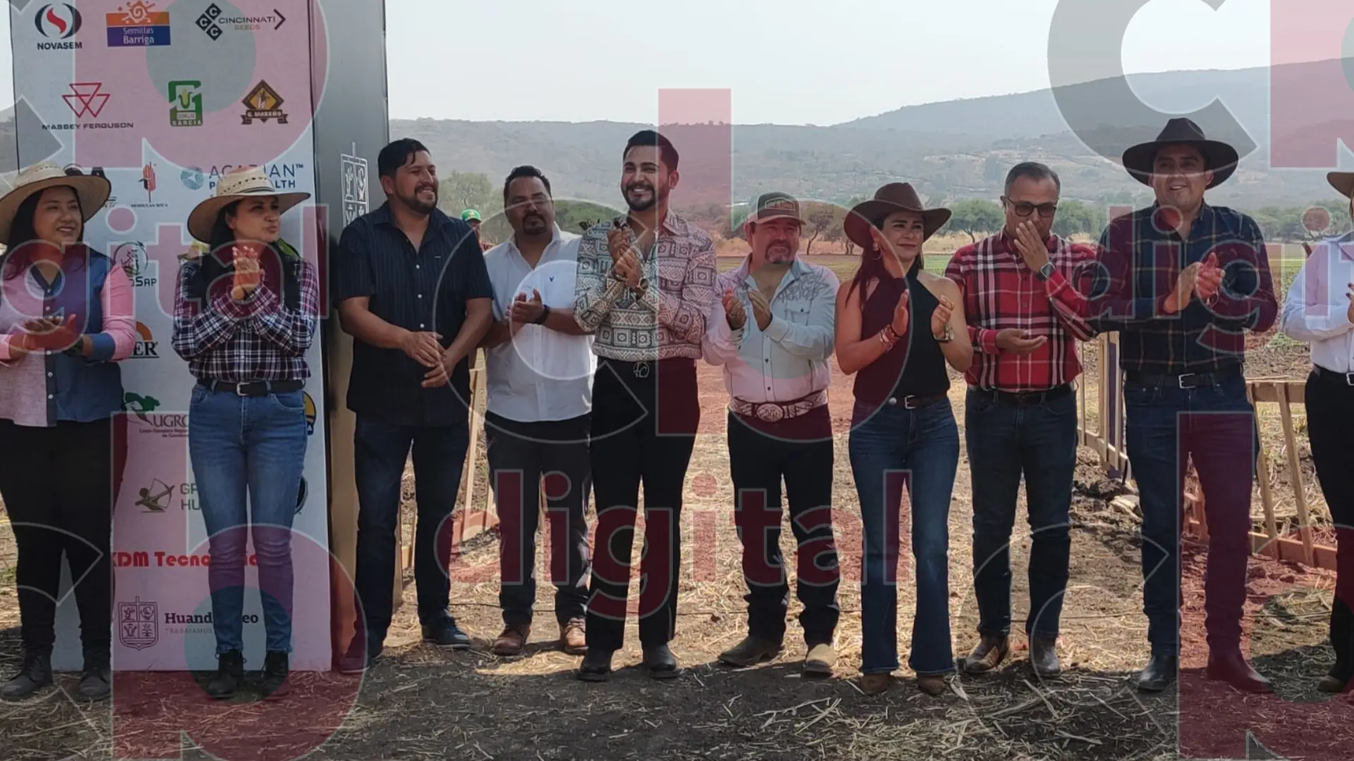 Pedro Alexis Velázquez brinda apoyo a productores del campo con la 1er Feria Agrícola Huandacareo 2025